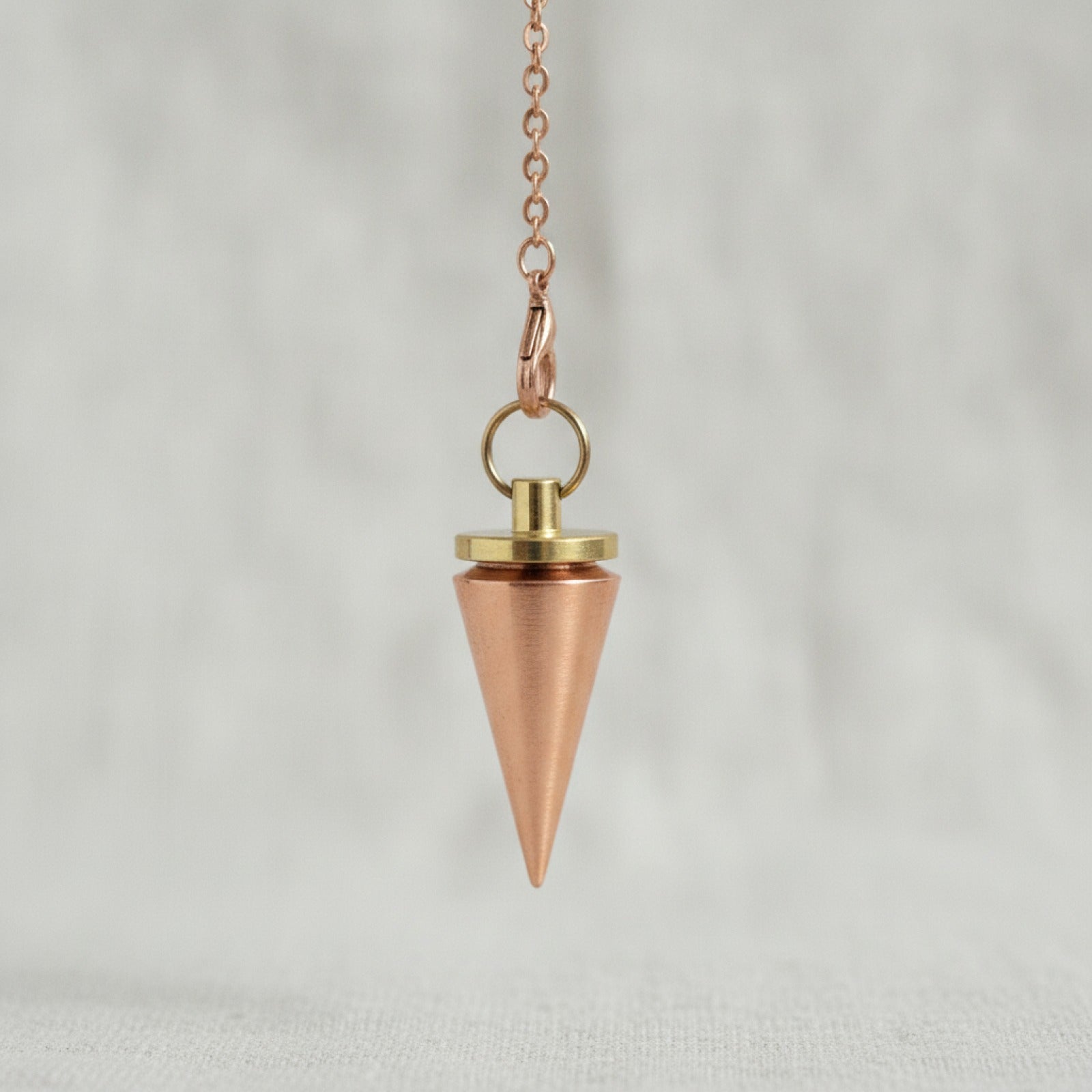 Pendule de Radiesthésie Conique en Cuivre et Laiton - Outil Divinatoire et Spirituel