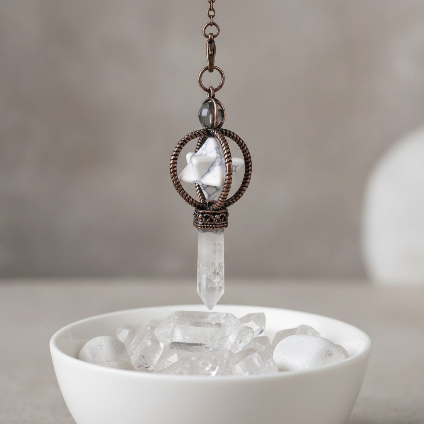 Pendule Divinatoire Merkaba en Cristal de Quartz Clair - Pierre Naturelle & Bronze Rouge