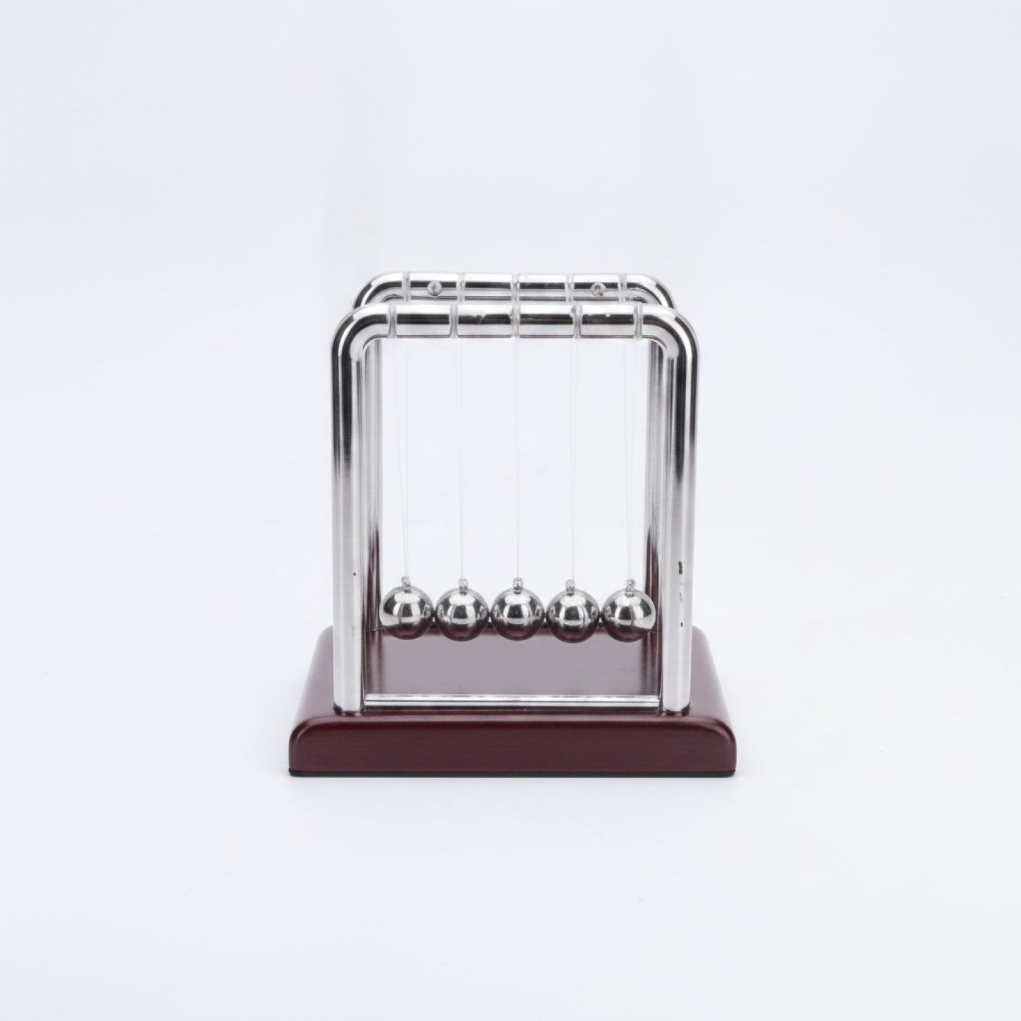 Pendule de Newton Décoratif : Relaxation et Élégance Scientifique pour votre Intérieur