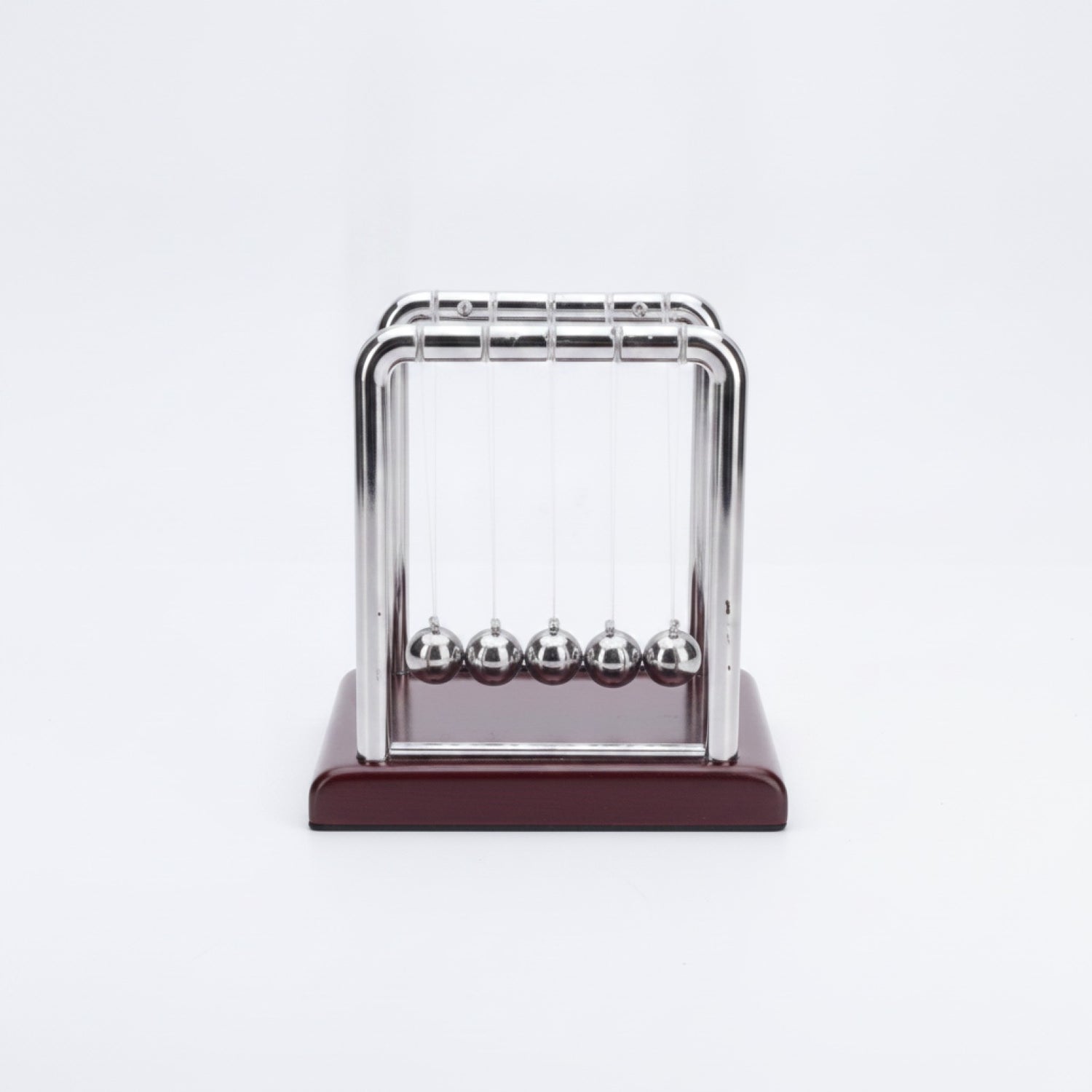 Pendule de Newton Décoratif : Relaxation et Élégance Scientifique pour votre Intérieur